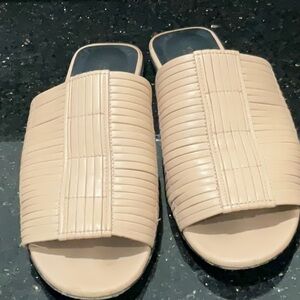 Via Spiga soft blush color leather slides size 6.5 good condition woven leather